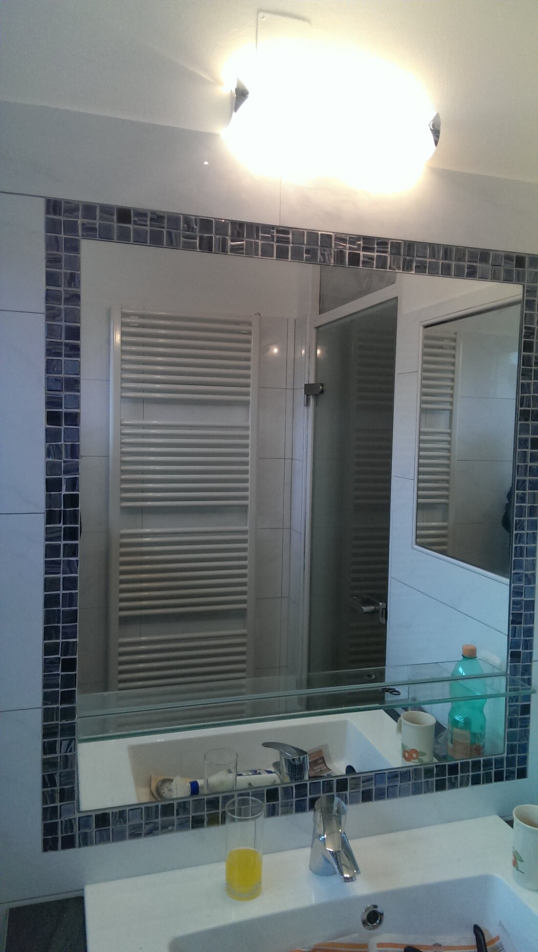 Individueller Spiegel mit Beleuchtung